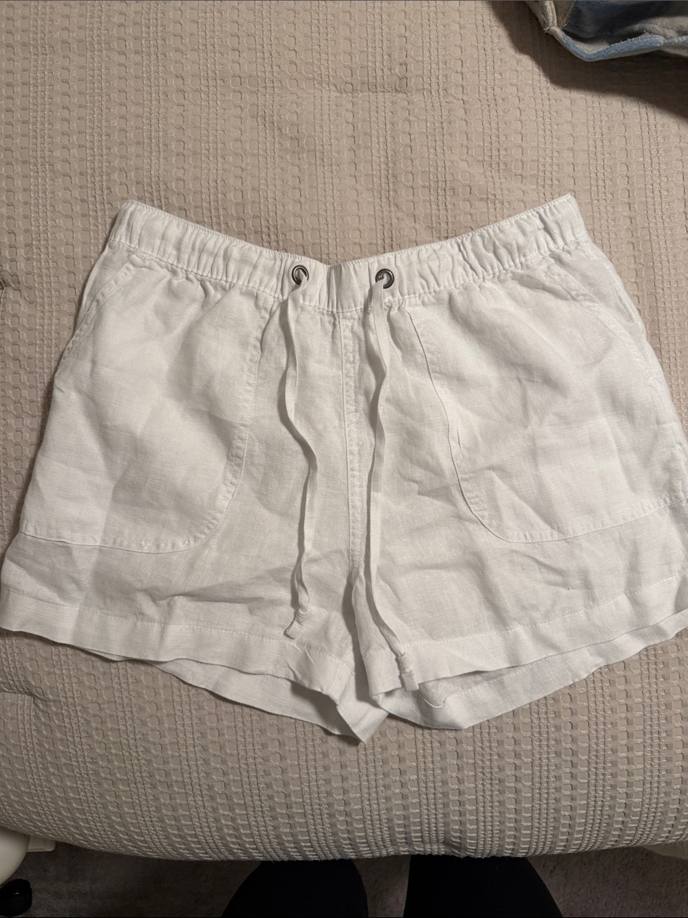 C&C California White Linen Drawstring Athletic Shorts